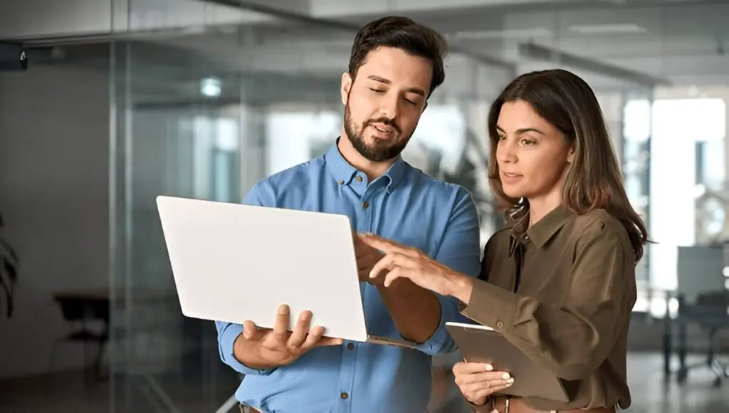 men and women with laptop.